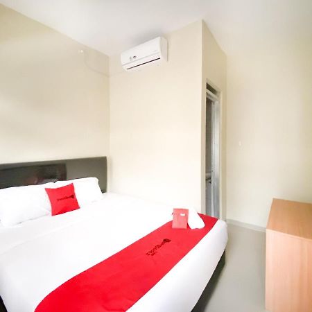 Reddoorz At Simpang Borobudur Blimbing  Exterior foto