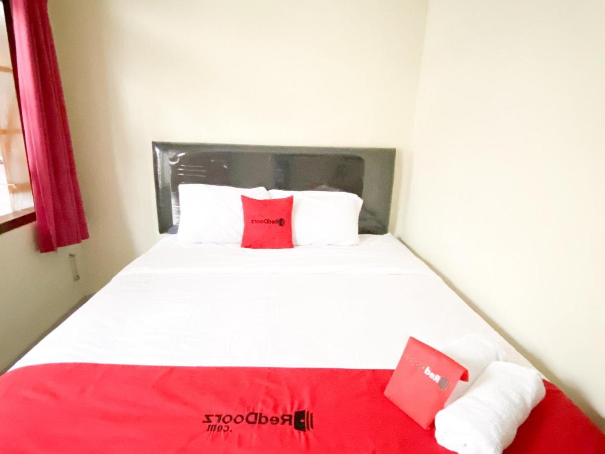Reddoorz At Simpang Borobudur Blimbing  Exterior foto