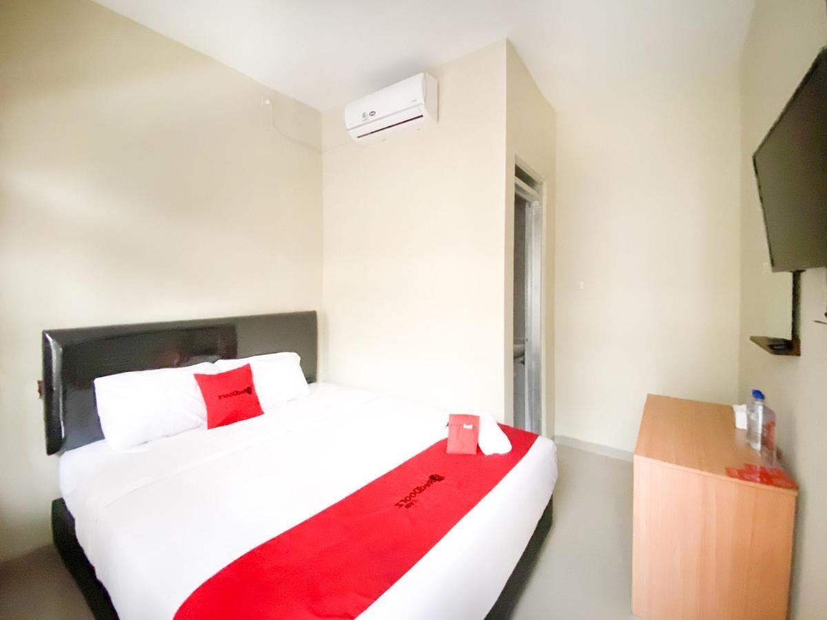 Reddoorz At Simpang Borobudur Blimbing  Exterior foto