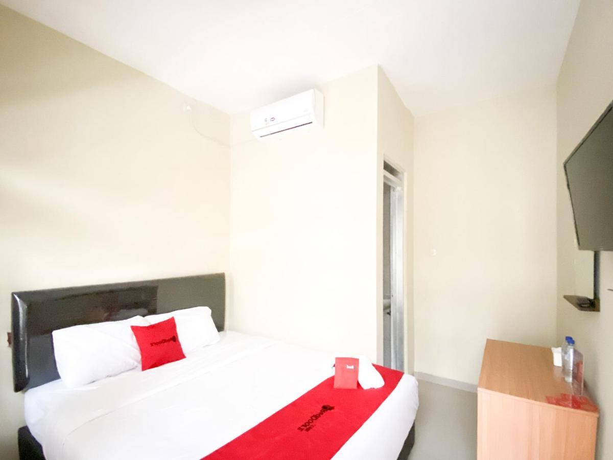 Reddoorz At Simpang Borobudur Blimbing  Exterior foto